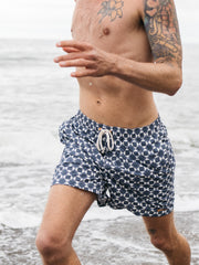 Atlas Print Badeshorts für Männer